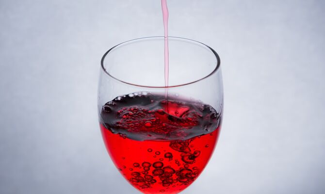 --www.pakutaso.com-shared-img-thumb-PAK55_akaieki glass